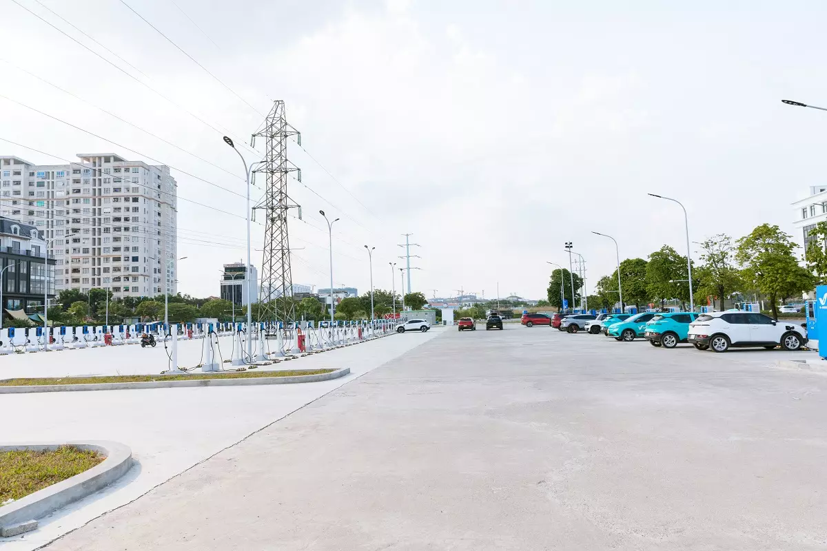 kaka2959-fa40 Trạm sạc ô tô điện VinFast lớn nhất Việt Nam chính thức đi vào vận hành, quy mô tới 1.038 cổng - Ảnh 2.
