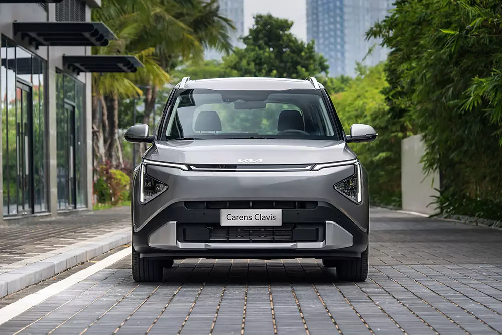kia-carens-clavis-5-8824 Kia Carens Clavis chính thức ra mắt Việt Nam, được định vị như bản cao cấp hơn của Carens, giá từ 639 triệu đồng - Ảnh 5.