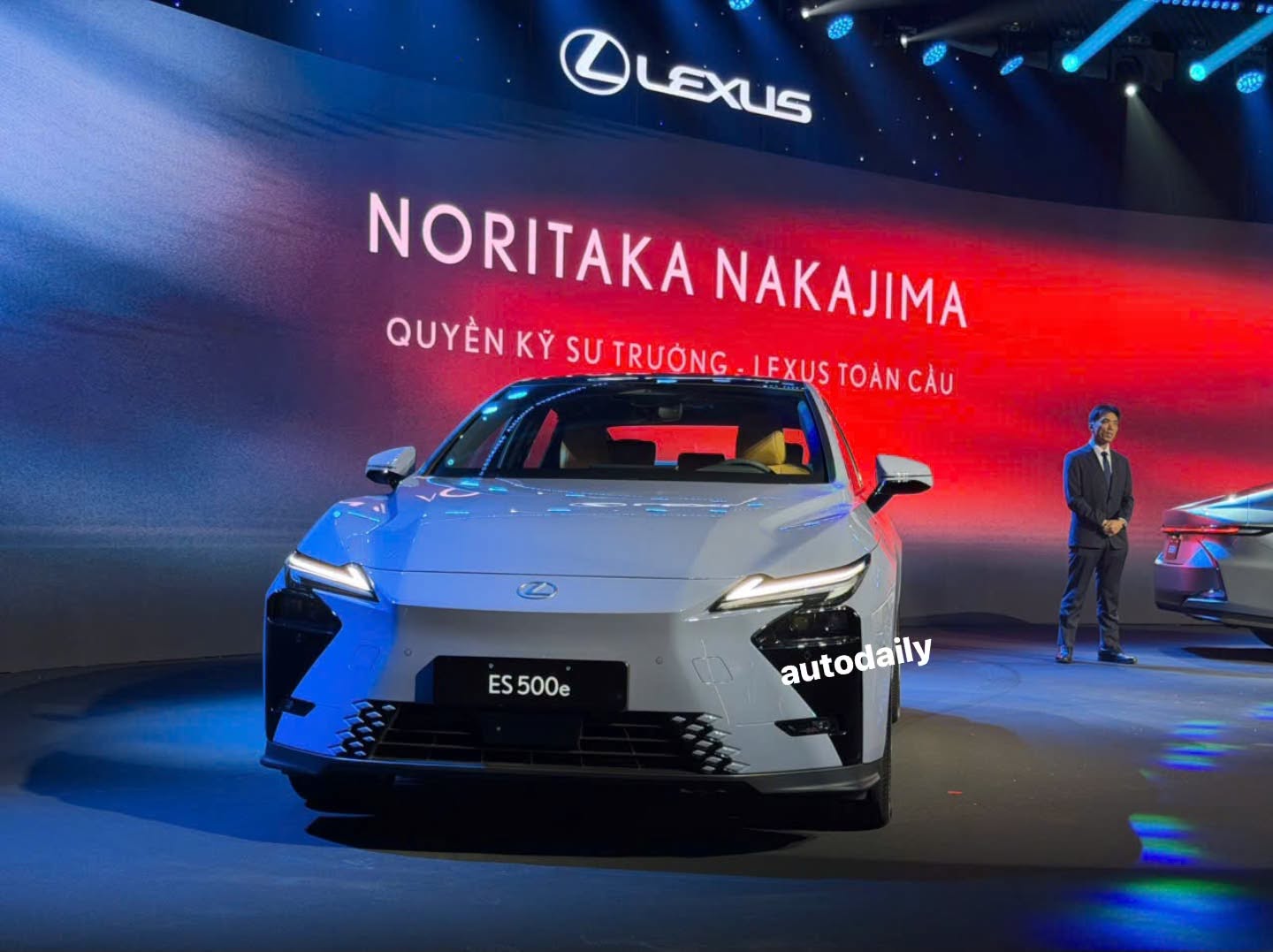 Lexus ES.jpg Lexus ES.jpg