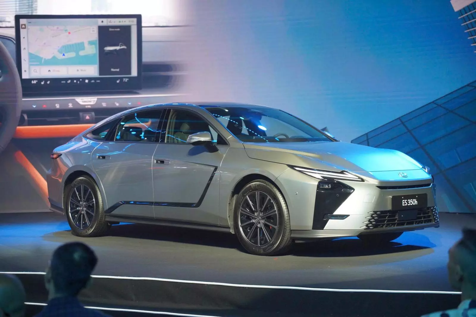 lexus-es-2-e64a Lexus ES 2026 tại Việt Nam thêm bản thuần điện ES 500e, giá từ 2,34 tỷ đồng - Ảnh 3.