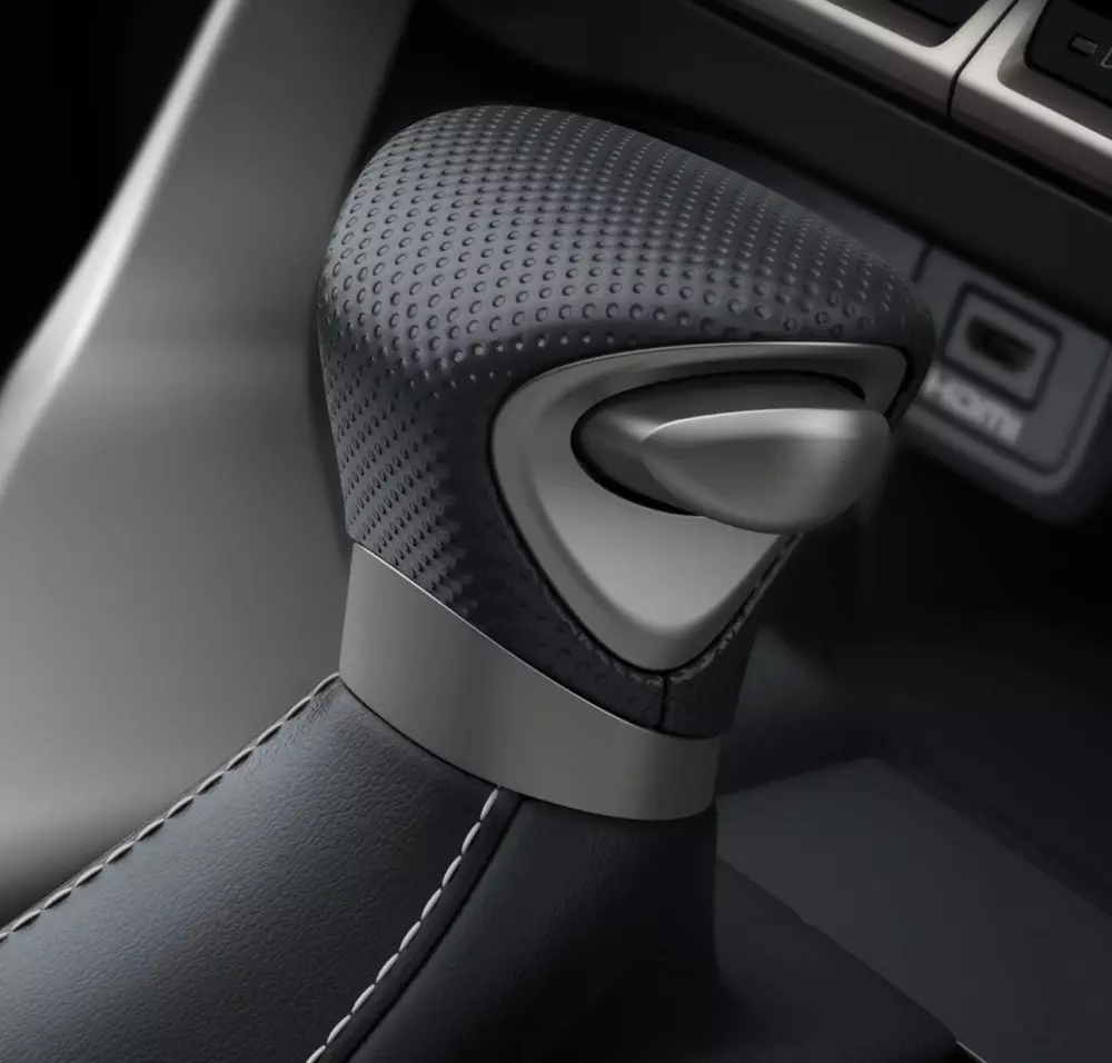 lexus-lx-2027-8-afb9 Lexus LX F Sport sở hữu vô lăng và cần số bọc da dập nổi