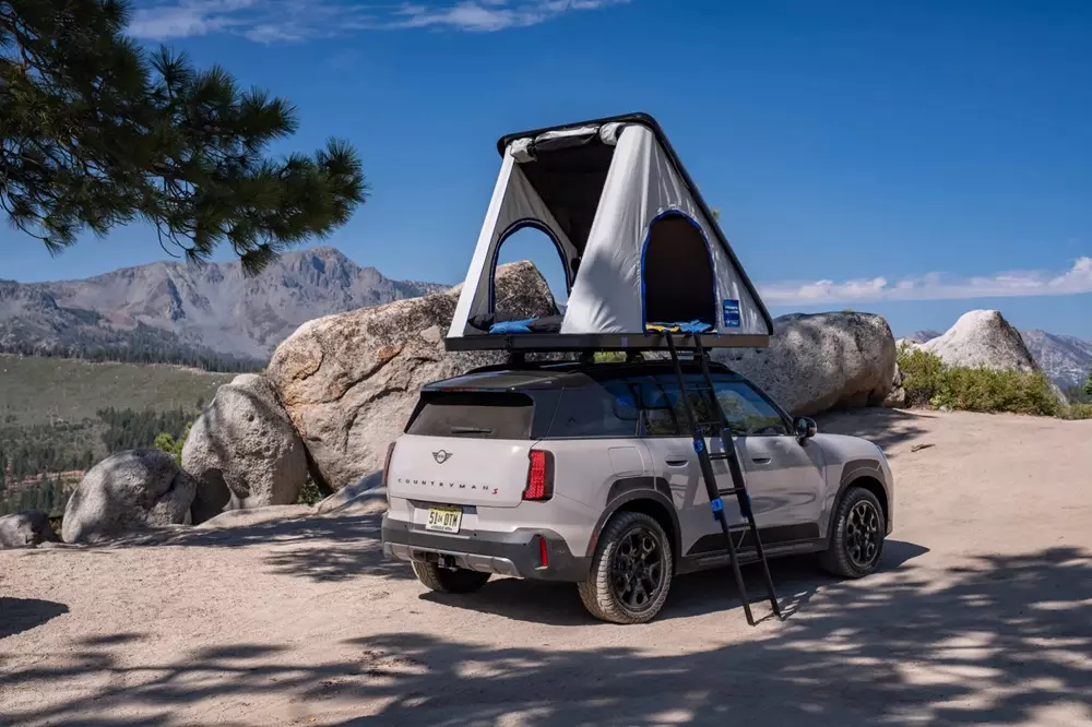 mini-countryman-untamed-edition-2027-7-73f3 MINI Countryman Untamed Edition 2027 ra mắt với khoảng sáng gầm lớn hơn, trang bị sẵn lều nóc - Ảnh 4.