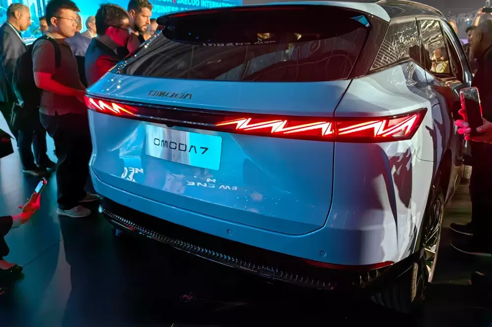 omoda-c7-2-60d7 Omoda C7 SHS-H sẽ có khả năng di chuyển không cần xăng dài hơn