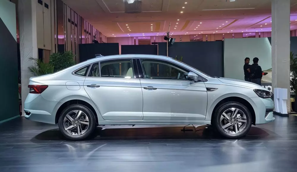 skoda-slavia-2026-5-f800 Skoda Slavia 2026 chính thức được bán ra thị trường với giá rẻ hơn đời cũ, cạnh tranh Honda City - Ảnh 3.