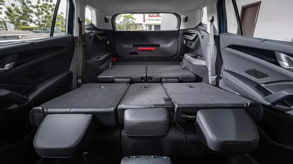 volkswagen-tayron-r-line-2027-2-b45b 2 hàng ghế sau của Volkswagen Tayron 2027 có thể gập phẳng xuống sàn
