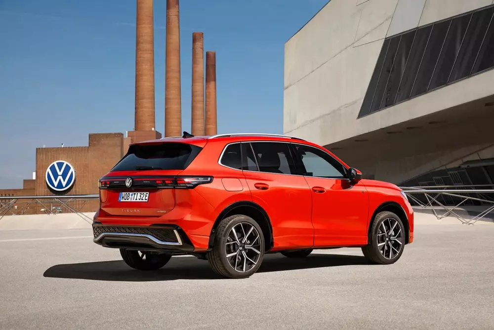 volkswagen-tiguan-2027-3-3f14 Volkswagen Tiguan thế hệ mới rục rịch ra mắt Việt Nam với giá rẻ hơn, đại lý bắt đầu nhận cọc - Ảnh 2.