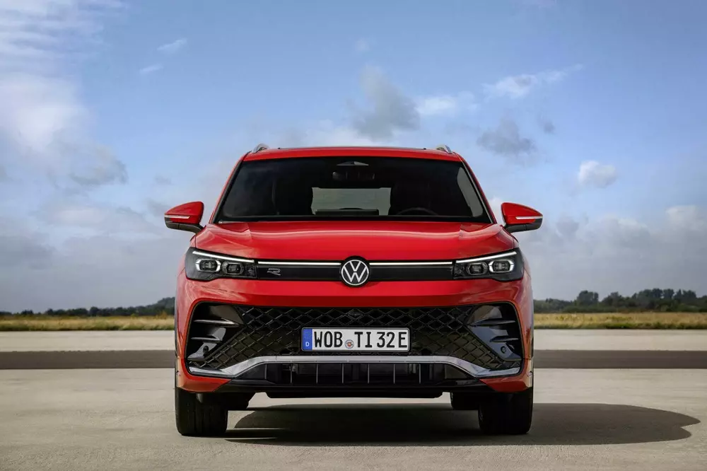 volkswagen-tiguan-2027-4-41e9 Volkswagen Tiguan thế hệ mới rục rịch ra mắt Việt Nam với giá rẻ hơn, đại lý bắt đầu nhận cọc - Ảnh 9.