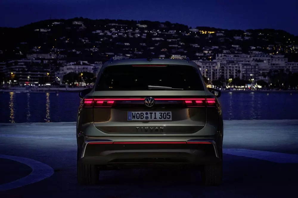 volkswagen-tiguan-style-2-e757 Bộ đôi Volkswagen Tiguan và Tayron 2027 sẽ được bàn giao vào tháng 11 năm nay